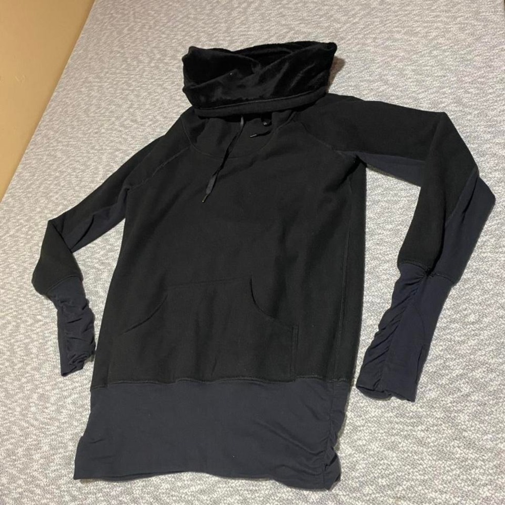 Lululemon black pullover athletica hoodie Sherpa lined women 6. SKU-A293